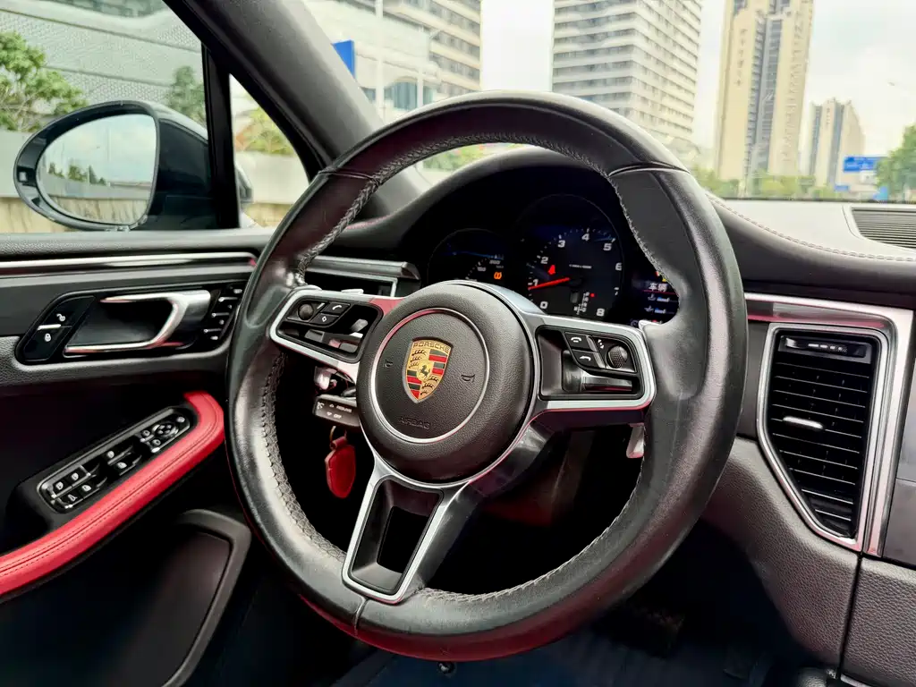 Porsche Macan 2018 — фото 28