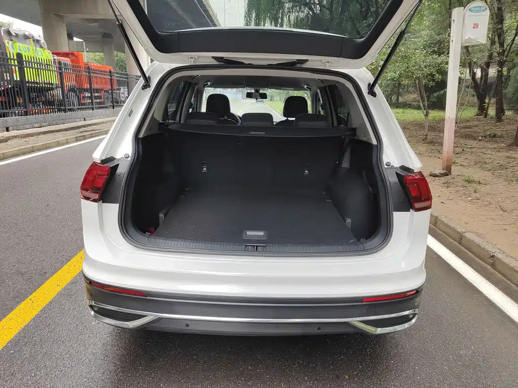 Volkswagen Tiguan L 2022 — фото 10