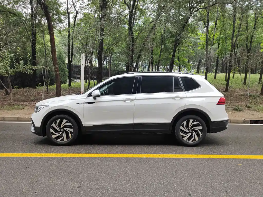Volkswagen Tiguan L 2022 — фото 7