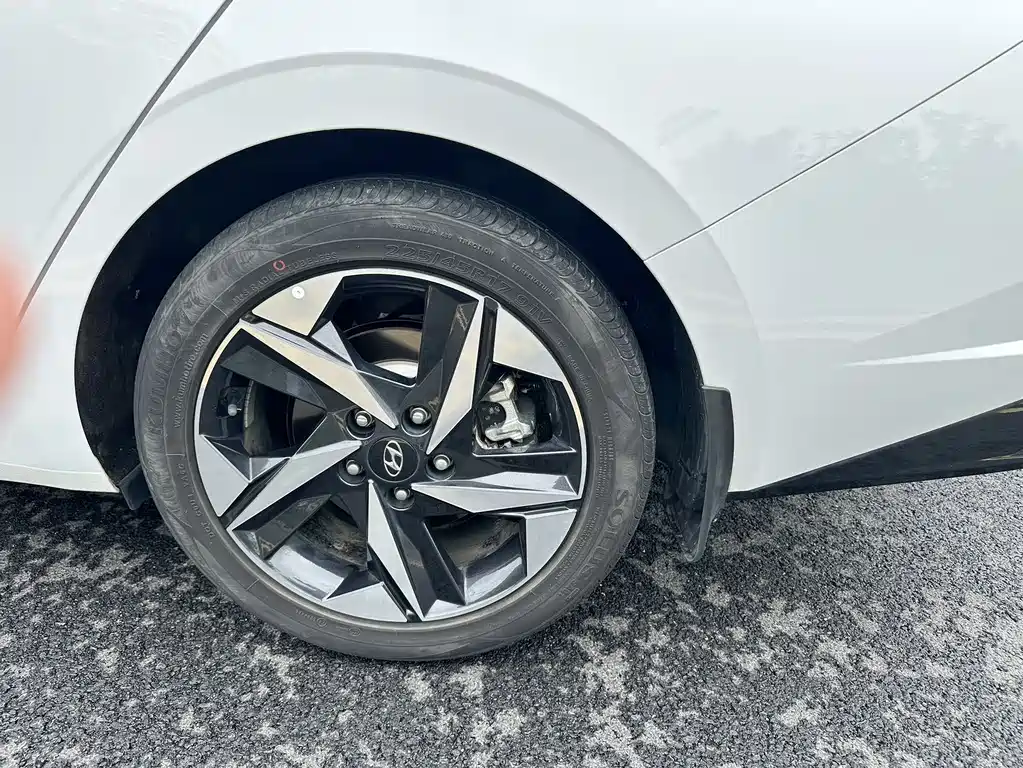 Hyundai Elantra 2022 — фото 13