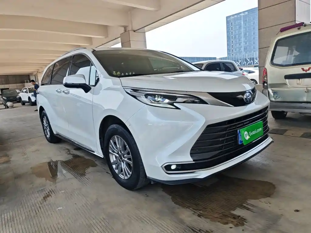 Toyota Sienna 2023