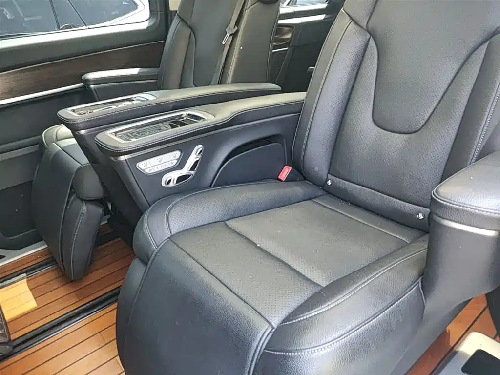 Mercedes-Benz V-Class 2021 — фото 17