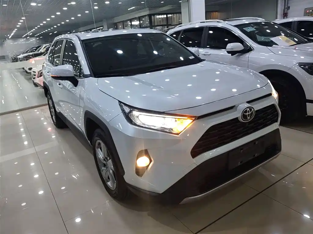 Toyota RAV4 2021 — фото 4