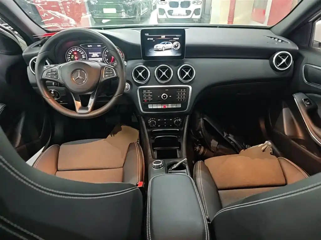 Mercedes-Benz A-Class 2018 — фото 10