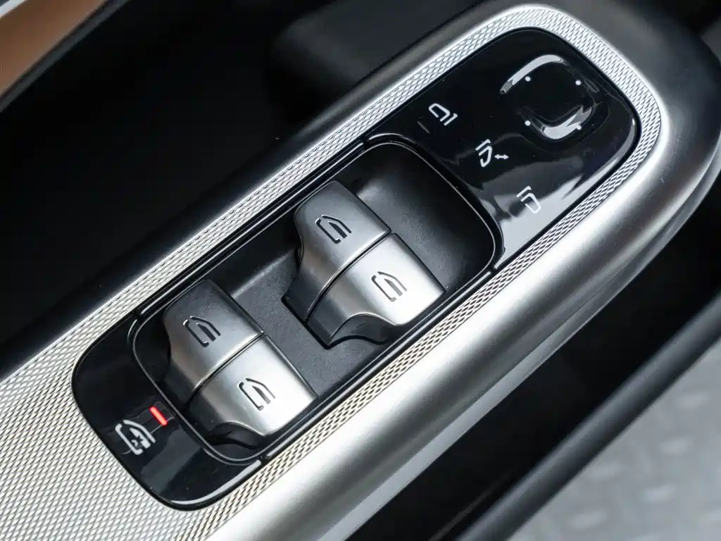 Mercedes-Benz E-Class 2025 — фото 20