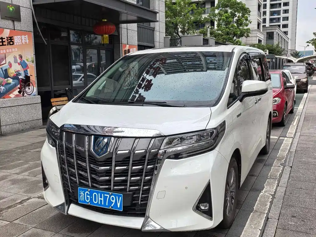 Toyota Alphard 2023 — фото 2