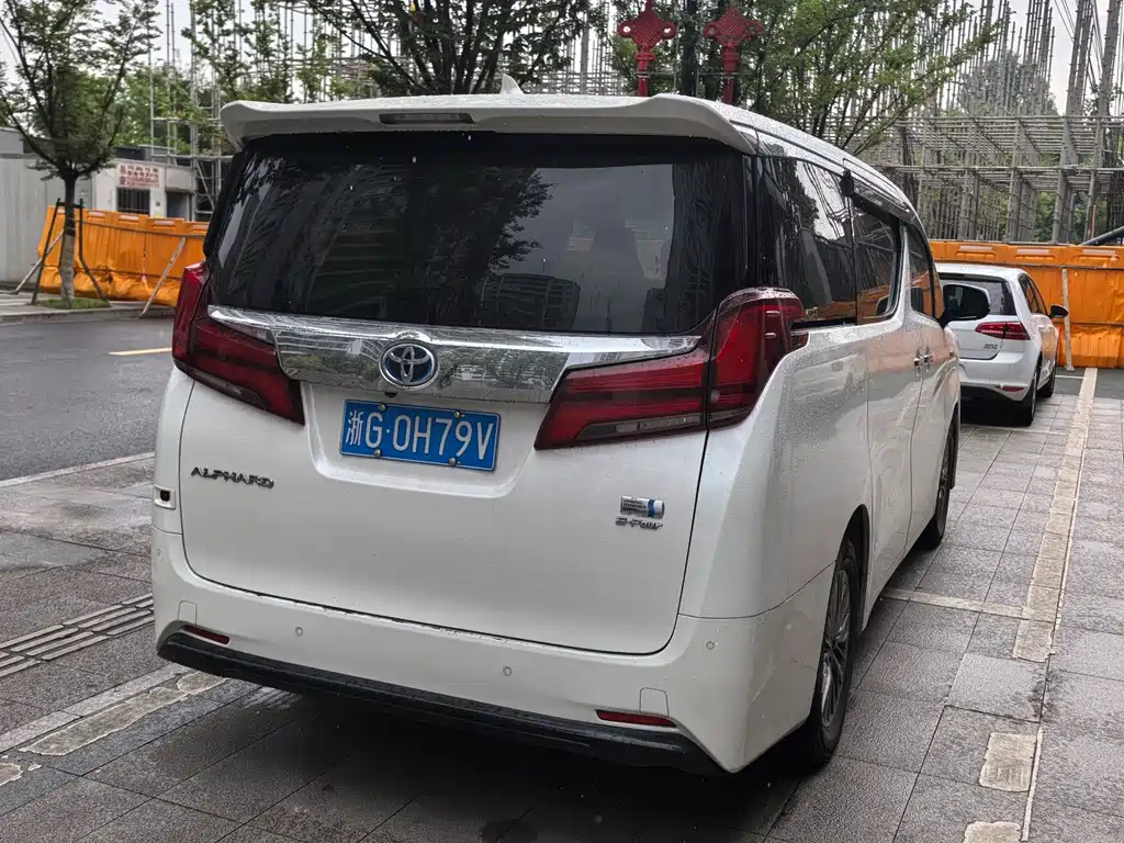 Toyota Alphard 2023 — фото 5