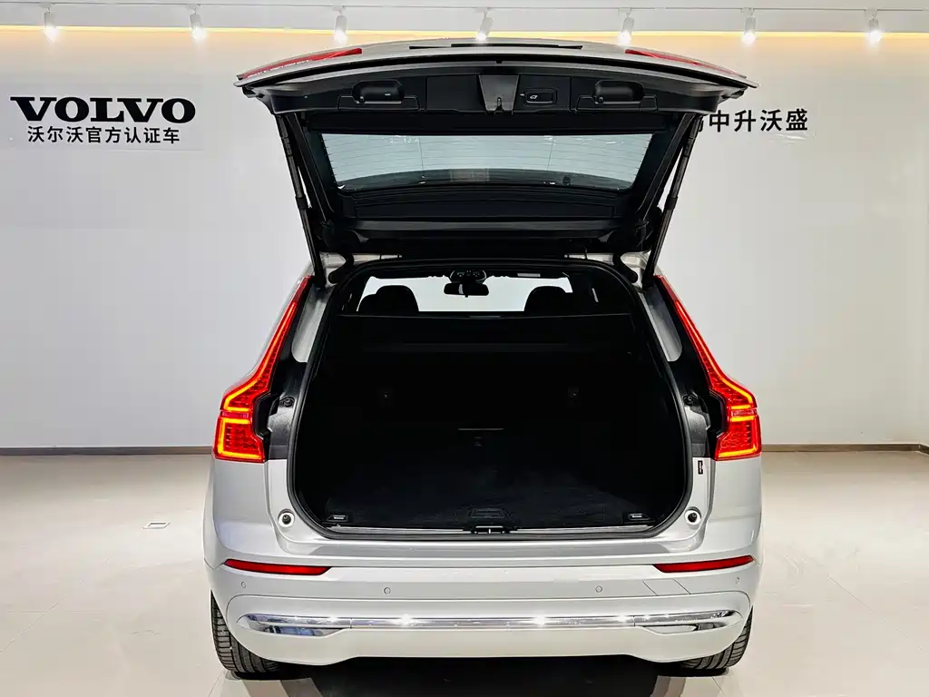 Volvo XC60 2022 — фото 6
