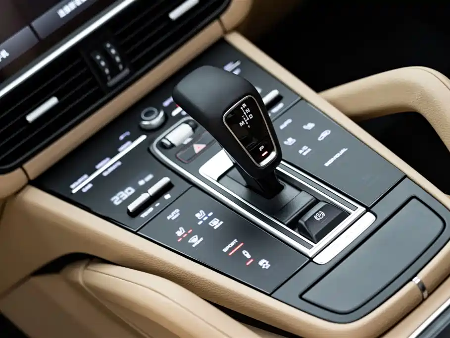 Porsche Cayenne 2022 — фото 16