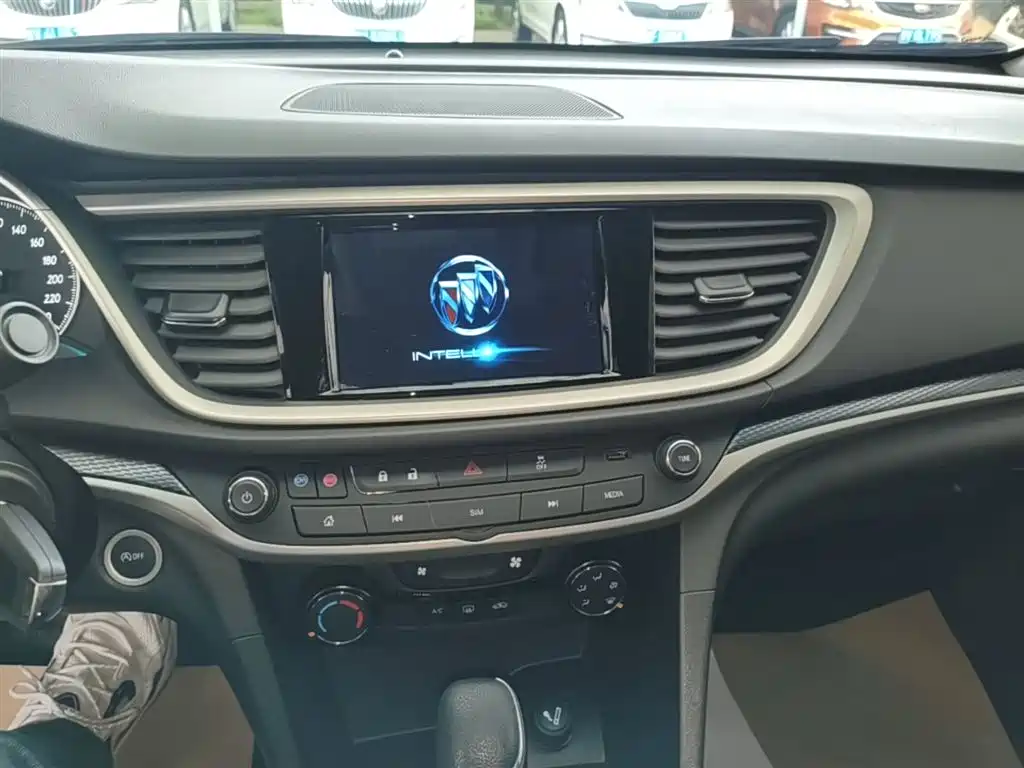 Buick Excelle 2022 — фото 13