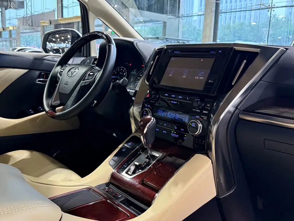 Toyota Alphard 2016 — фото 9