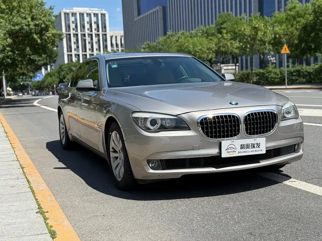 BMW 7 Series 2011 — фото 3