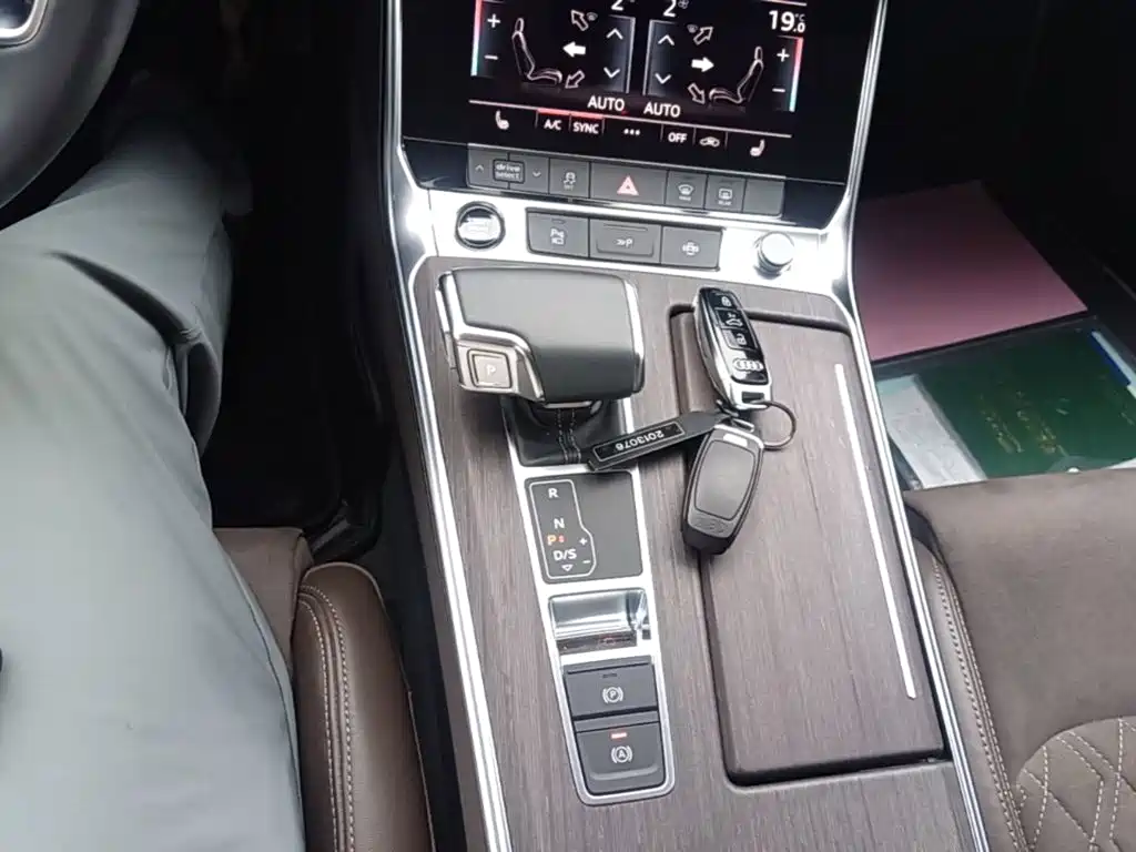 Audi A7L 2023 — фото 10
