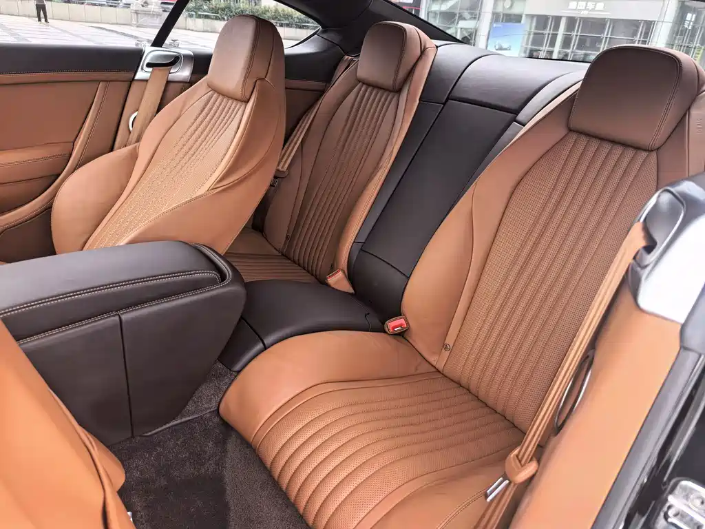 Bentley Continental 2018 — фото 12