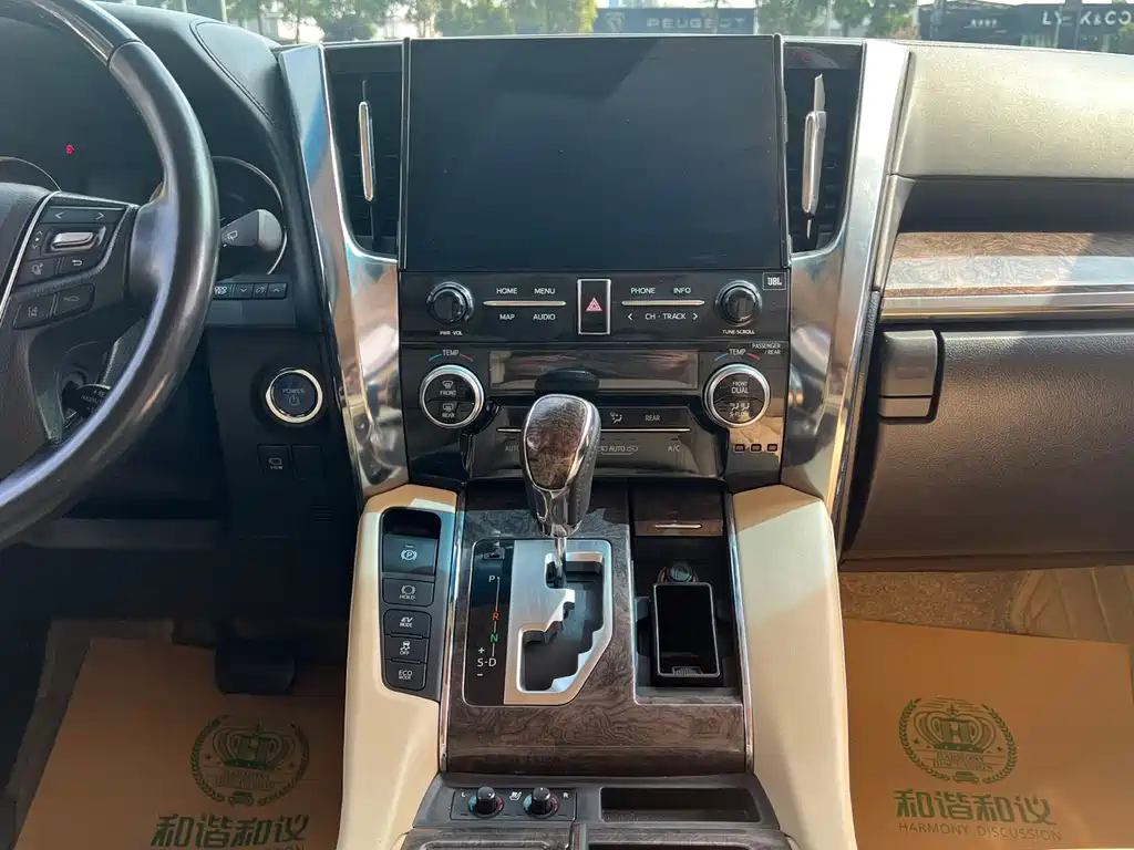 Toyota Vellfire 2020 — фото 11