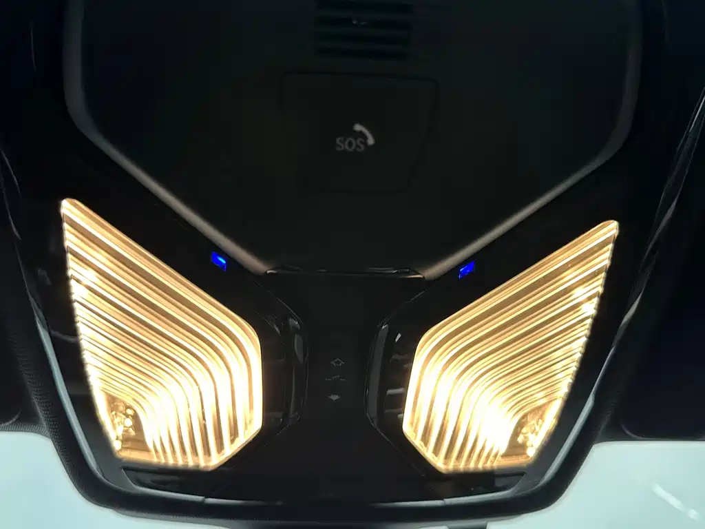 BMW 5 Series 2019 — фото 19