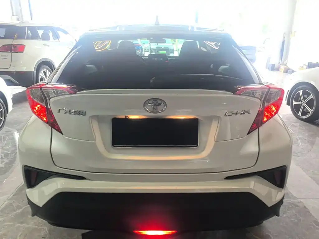 Toyota C-HR 2023 — фото 6