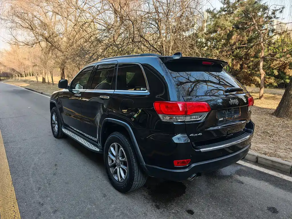 Jeep Grand Cherokee 2014 — фото 13