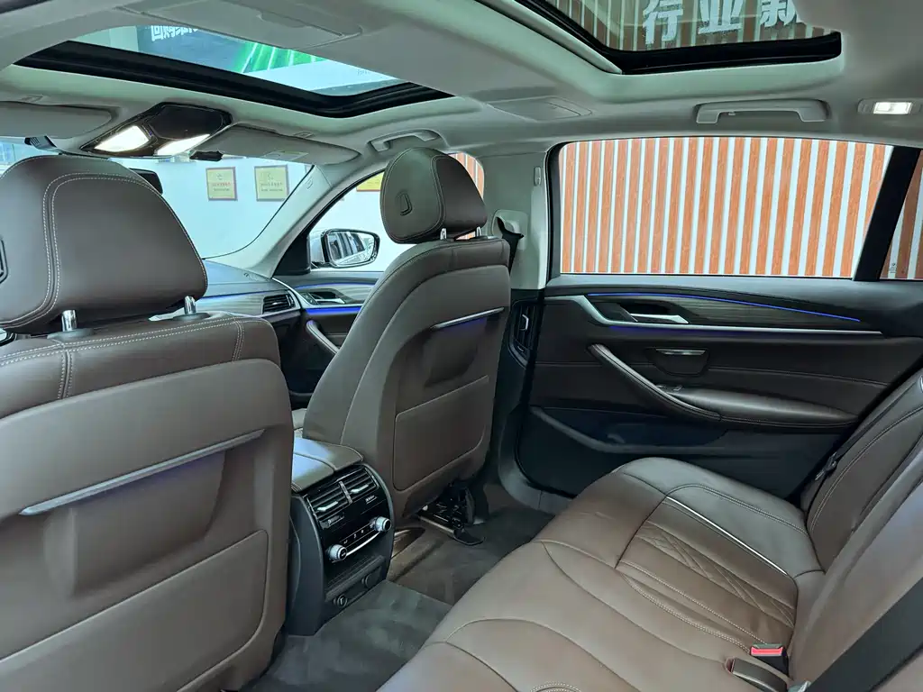 BMW 5 Series New Energy 2019 — фото 9