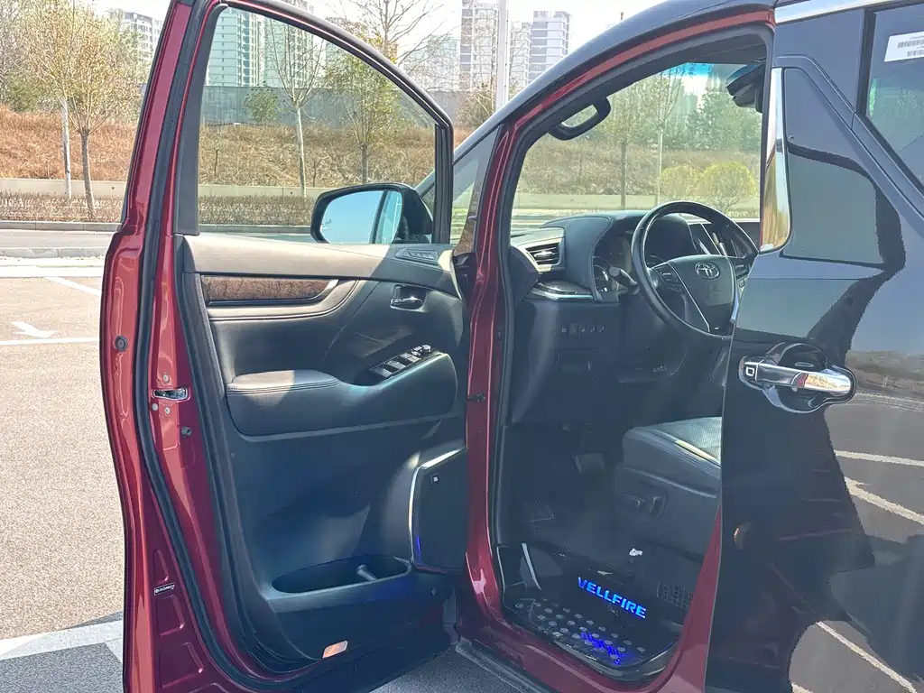 Toyota Vellfire 2022 — фото 8