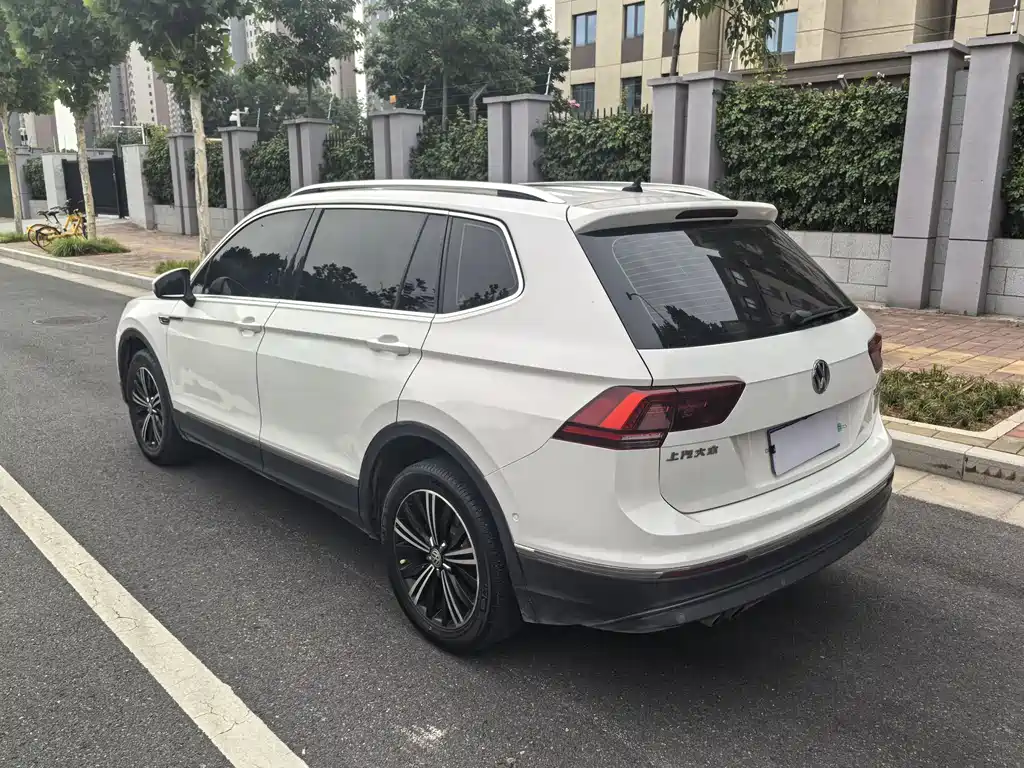 Volkswagen Tiguan L 2018 — фото 11