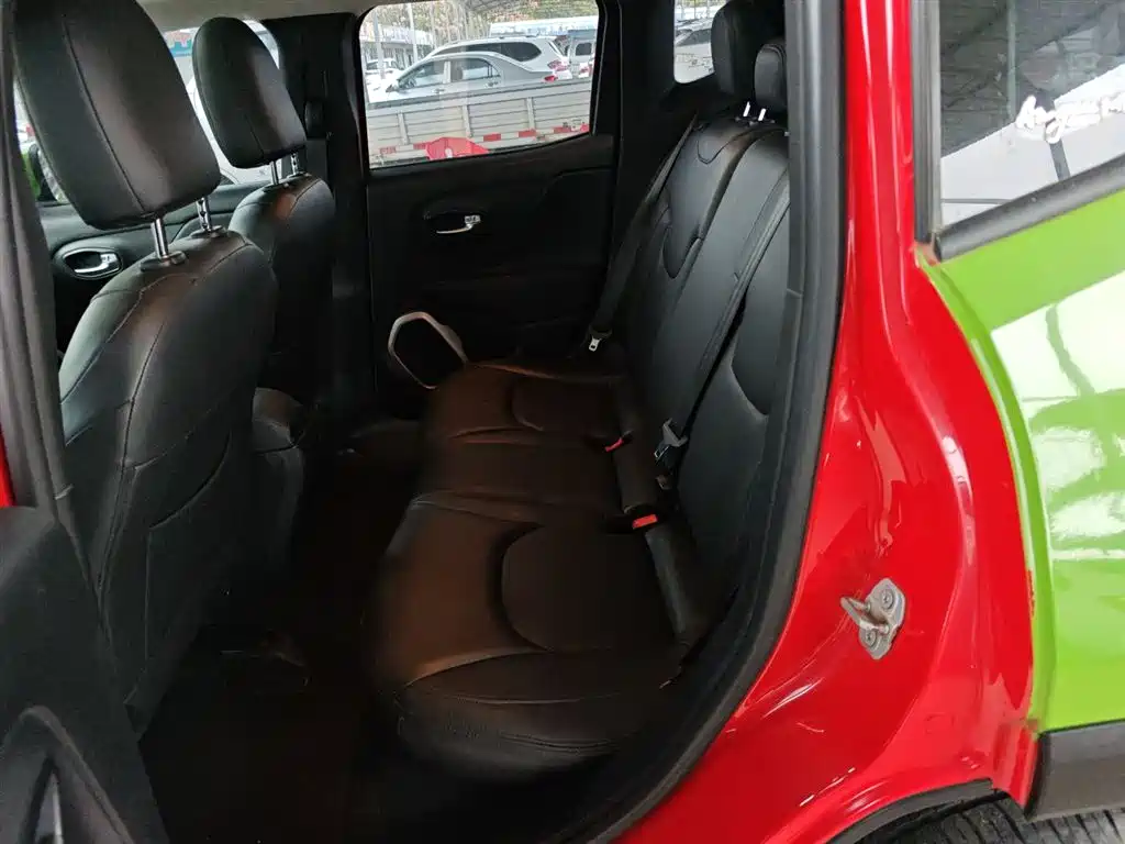 Jeep Renegade 2018 — фото 13