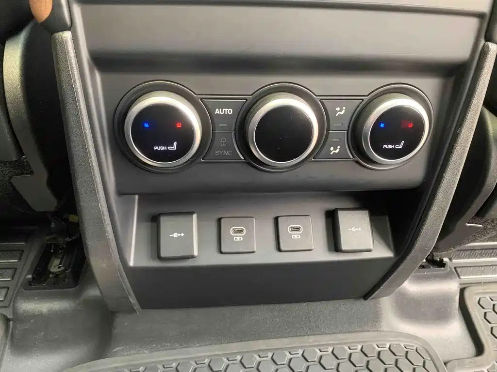 Land Rover Defender 2022 — фото 12