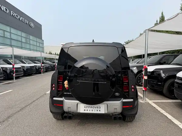 Land Rover Defender 2026