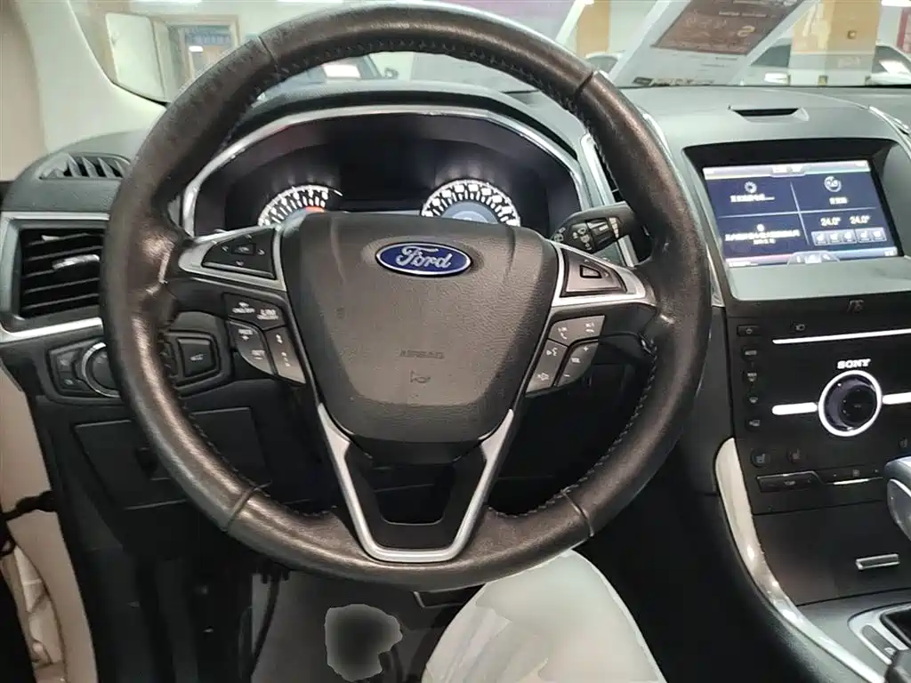 Ford Edge 2015 — фото 11