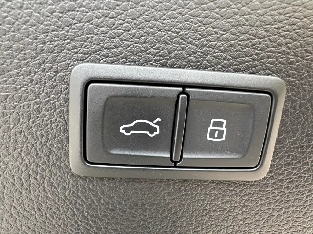 Audi Q5L 2023 — фото 16