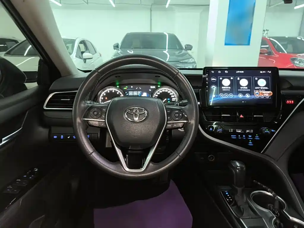 Toyota Camry 2022 — фото 11