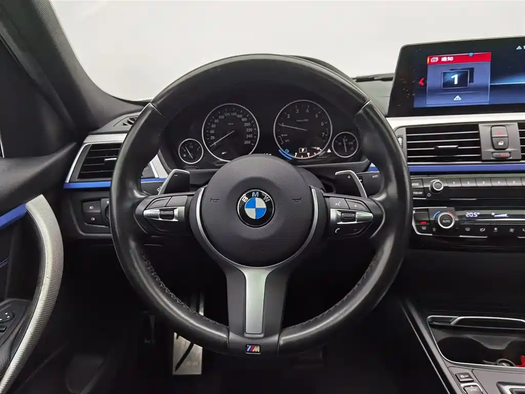 BMW 3 Series 2018 — фото 11