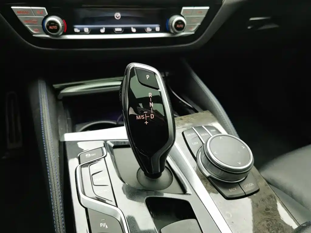BMW 6 Series GT 2020 — фото 13