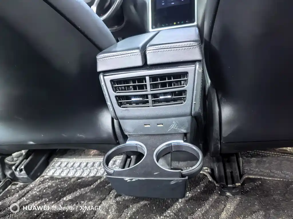 Tesla Model X 2018 — фото 18