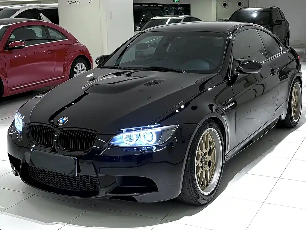 BMW M3 2011 — фото 1
