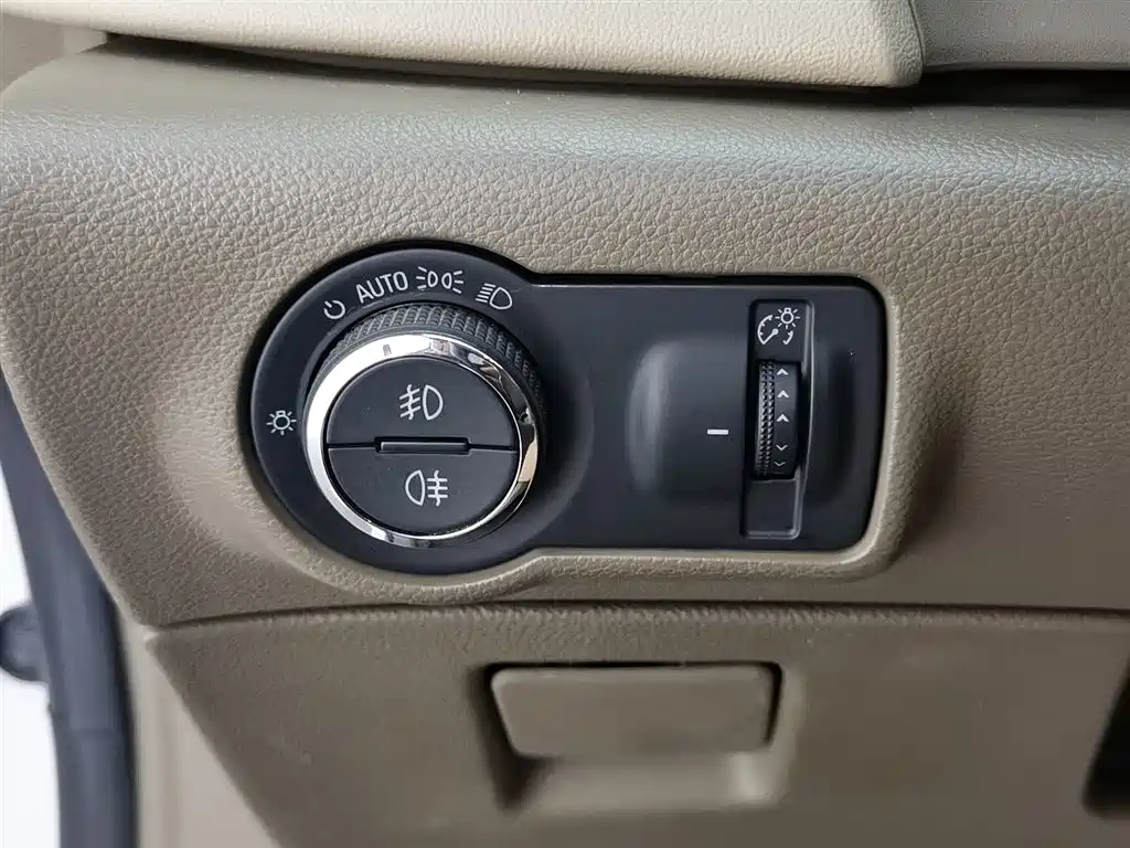 Buick Excelle 2013 — фото 21