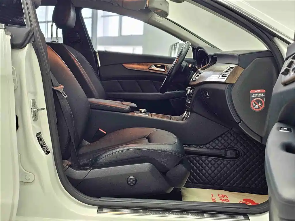 Mercedes-Benz CLS 2015 — фото 21