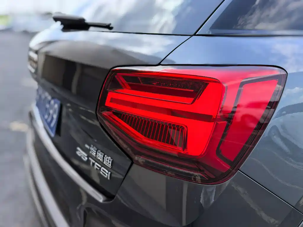 Audi Q2L 2022 — фото 10