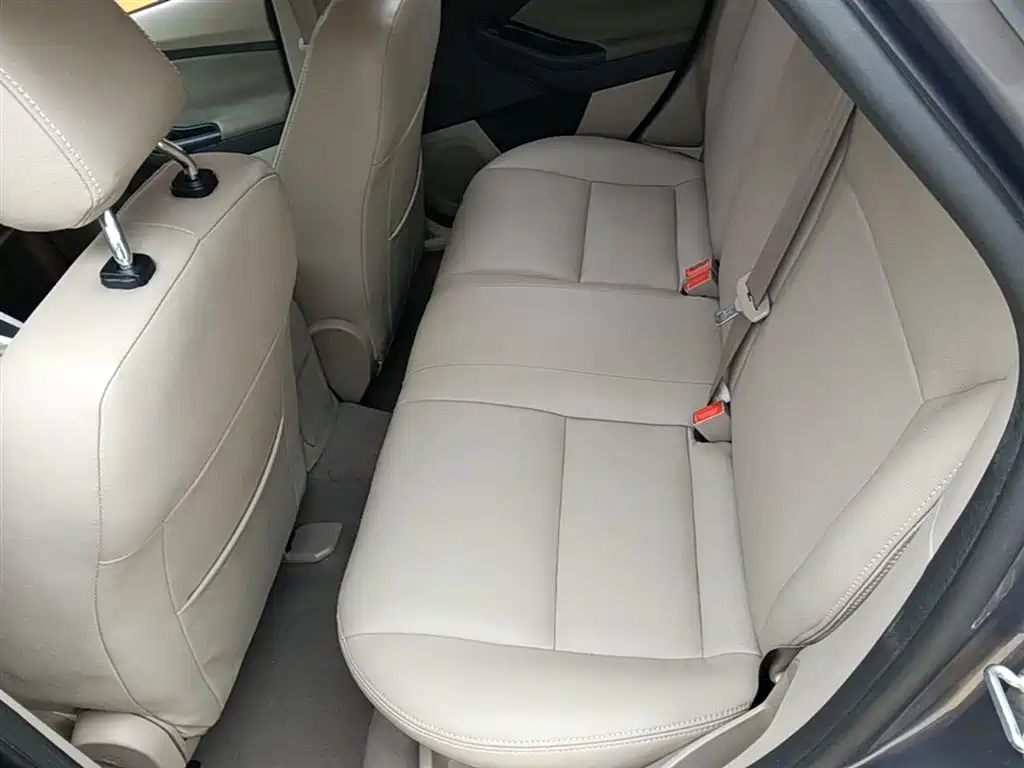 Ford Focus 2015 — фото 17