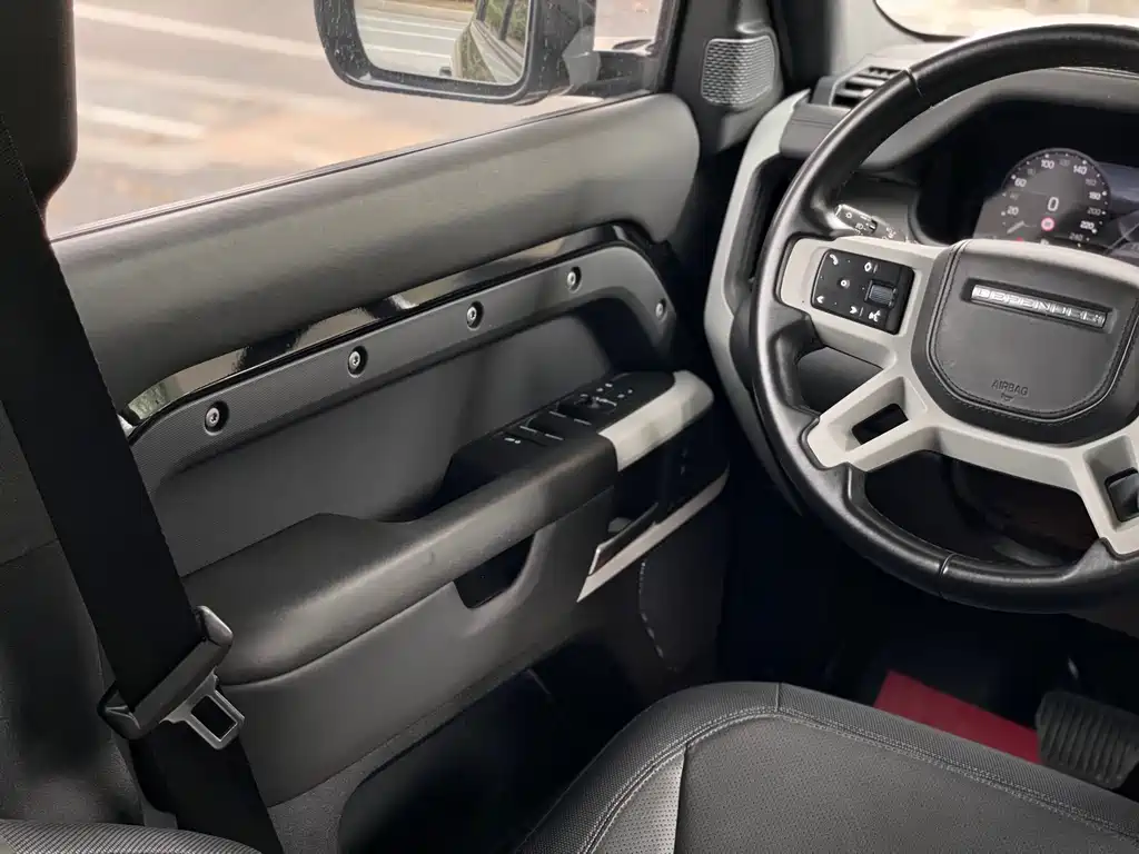Land Rover Defender 2023 — фото 26