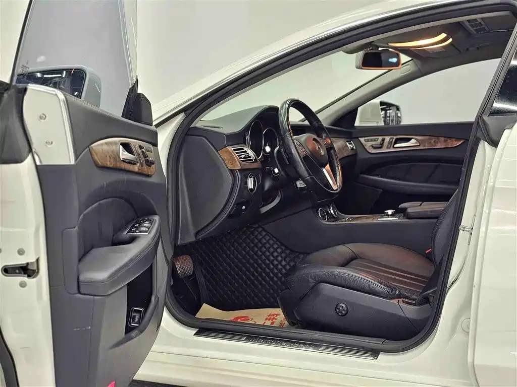 Mercedes-Benz CLS 2015 — фото 32