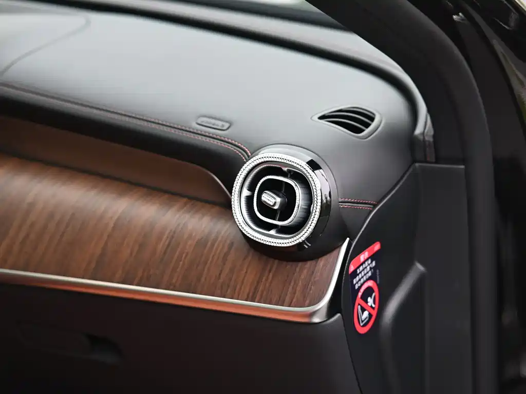 Mercedes-Benz GLC 2025 — фото 10