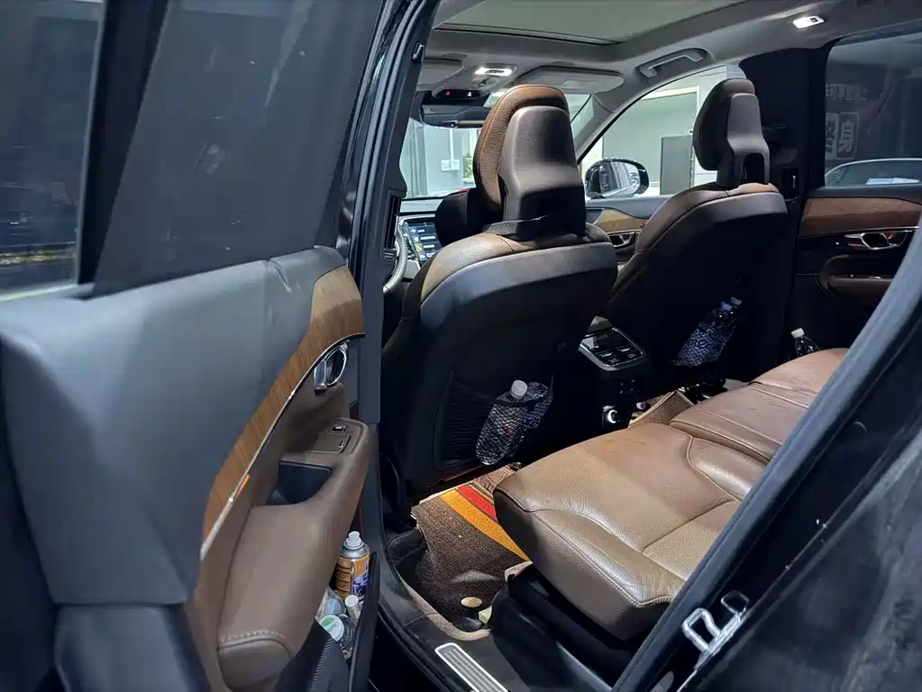 Volvo XC90 2020 — фото 11