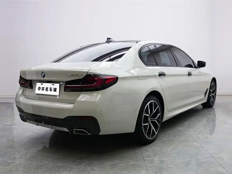 BMW 5 Series 2022 — фото 18