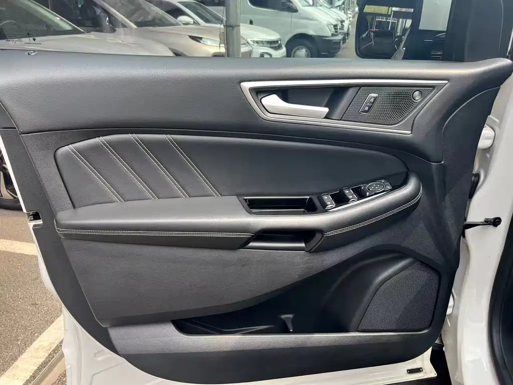 Ford Edge 2020 — фото 11