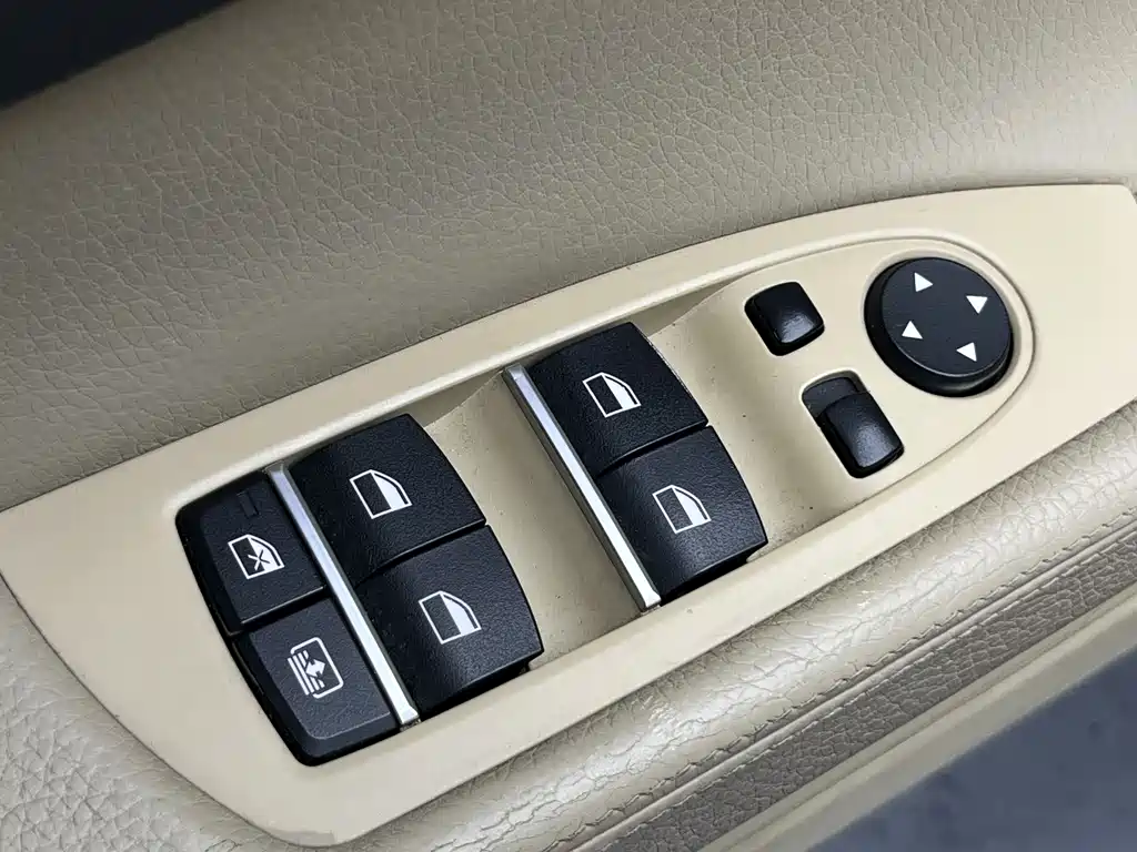 BMW 7 Series 2013 — фото 10