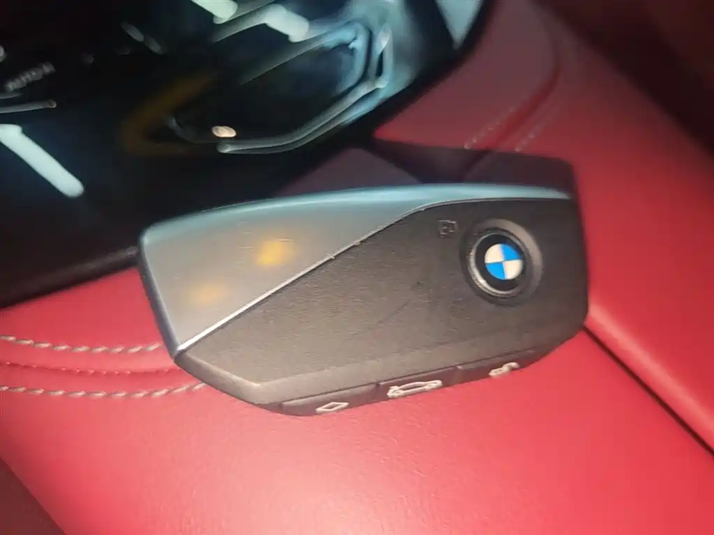 BMW 5 Series 2025 — фото 9