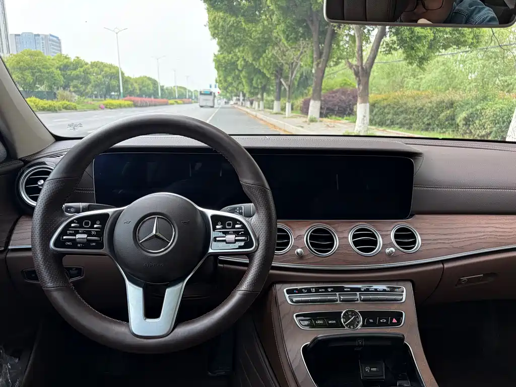 Mercedes-Benz E-Class 2020 — фото 11