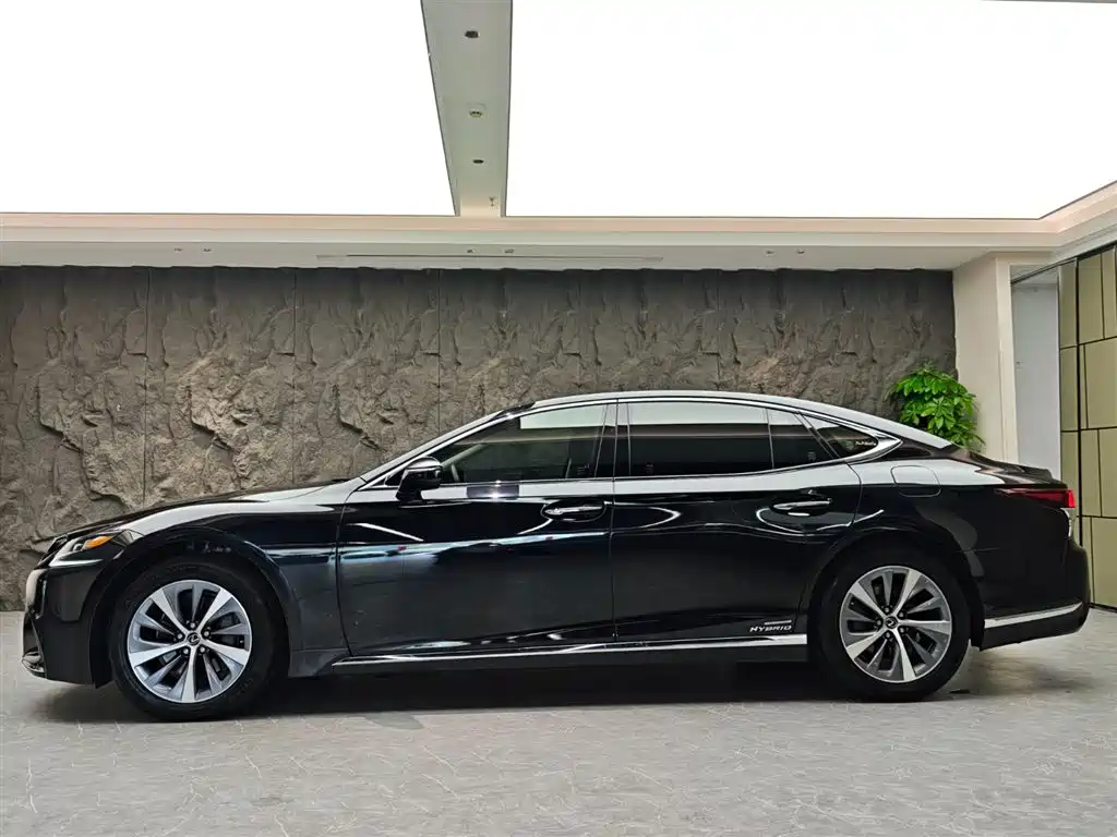 Lexus LS 2020