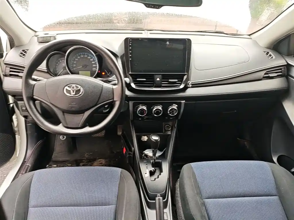 Toyota Yaris L 2019 — фото 10